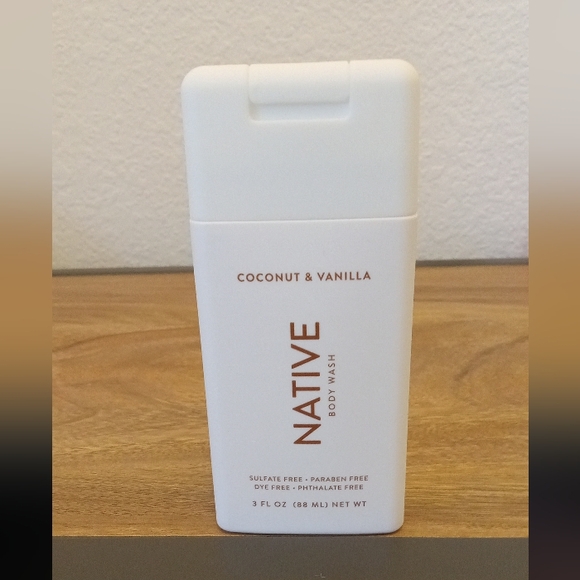 Native coconut & vanilla body wash - Picture 2 of 3
